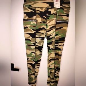 Super Soft Lida CAMO Leggings NWT Sz LG/XL